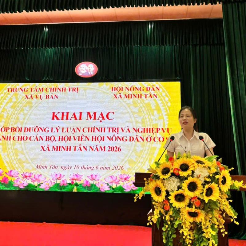 Cán bộ, hội viên nông dân xã Minh Tân tham dự lớp bồi dưỡng lý luận chính trị và nghiệp vụ công tác hội