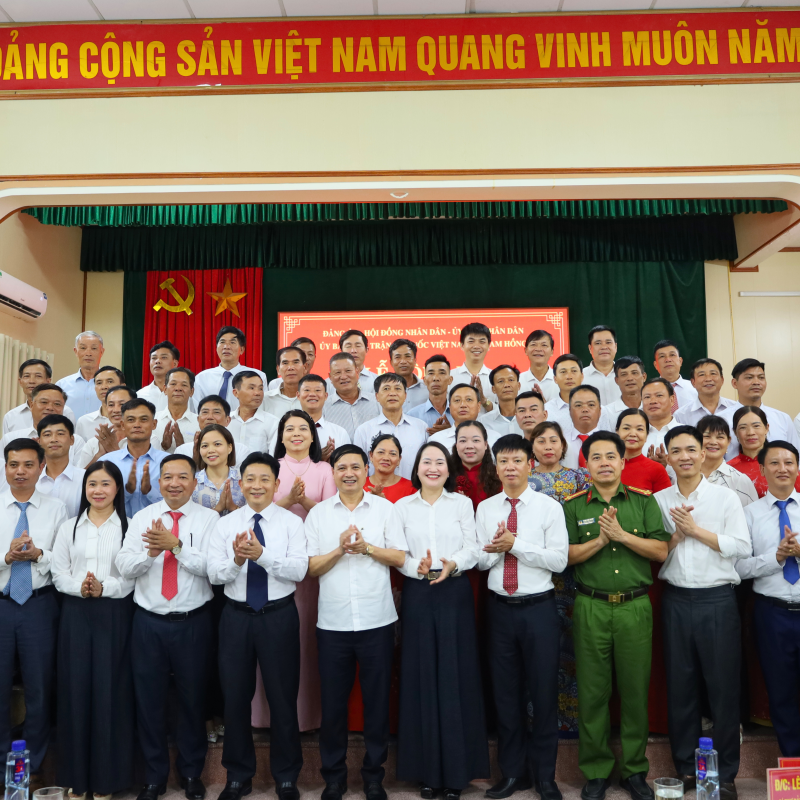 Xã Nam Hồng tổ chức Lễ công bố Nghị quyết về sắp xếp, thành lập thôn và các quyết định kiện toàn hệ thống chính trị ở cơ sở