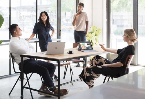 Lãnh đạo xã Nam Hồng thăm, chúc Tết các chức sắc tôn giáo, gia đình chính sách nhân dịp Tết Nguyên đán Bính Ngọ