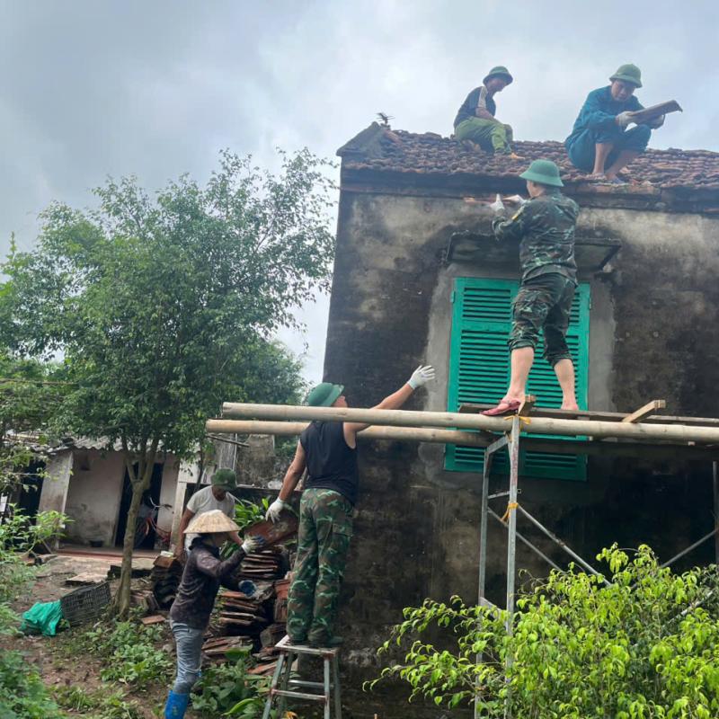 Thắm tình quân dân trong hỗ trợ xóa nhà tạm, nhà dột nát cho gia đình chính sách