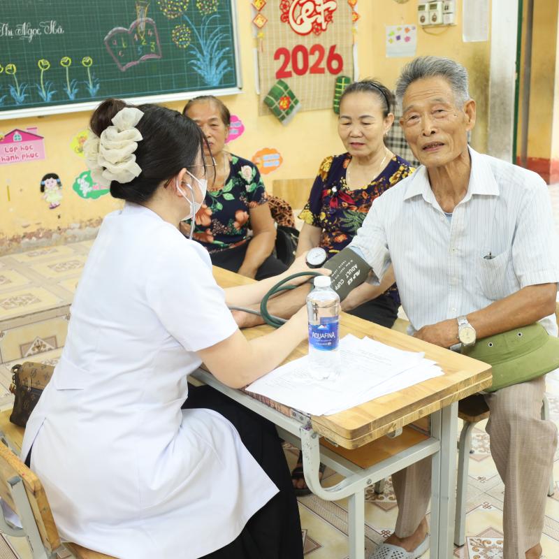 Xã Nam Hồng phối hợp với Bệnh viện Đa khoa Nam Trực tổ chức khám sức khỏe miễn phí cho hơn 7.500 người dân thuộc nhóm 2 trên địa bàn xã