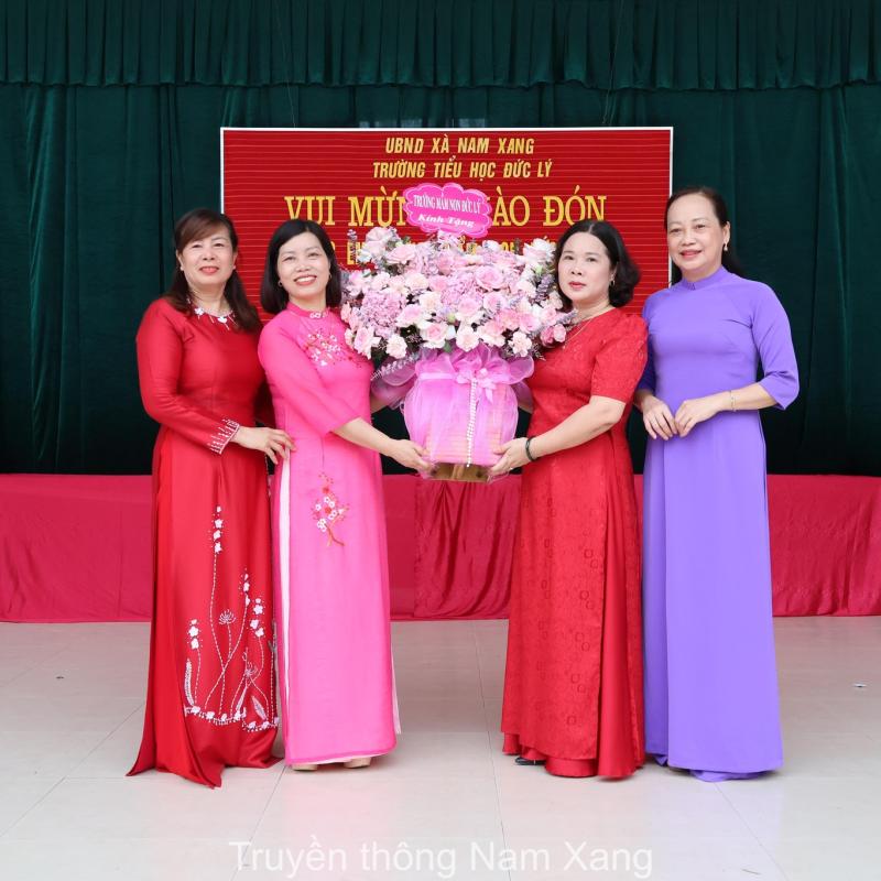 Trường Mầm non Đức Lý tổ chức hoạt động trải nghiệm cho trẻ 5 - 6 tuổi tham quan trường tiểu học