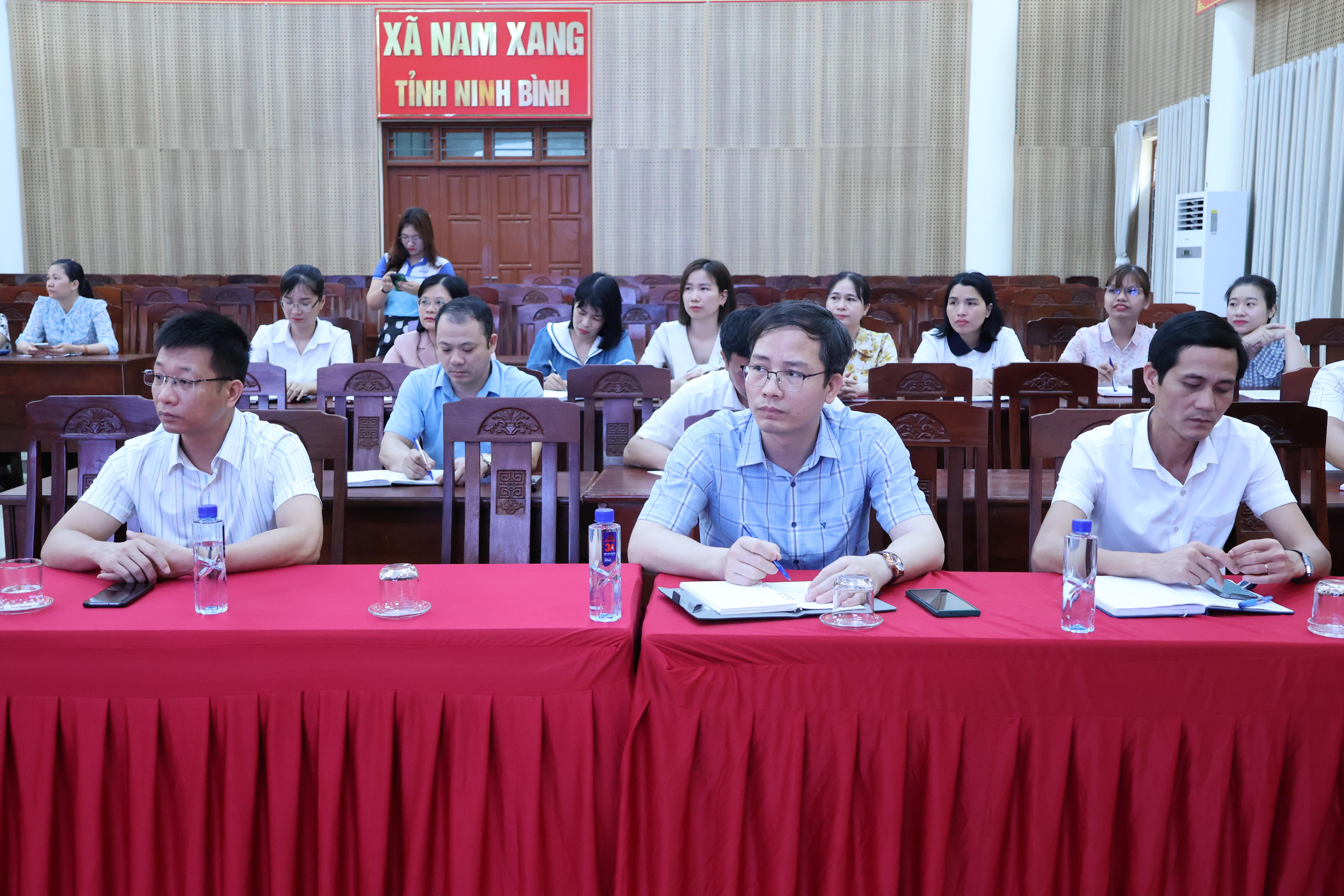Các đại biểu dự hội nghị-1