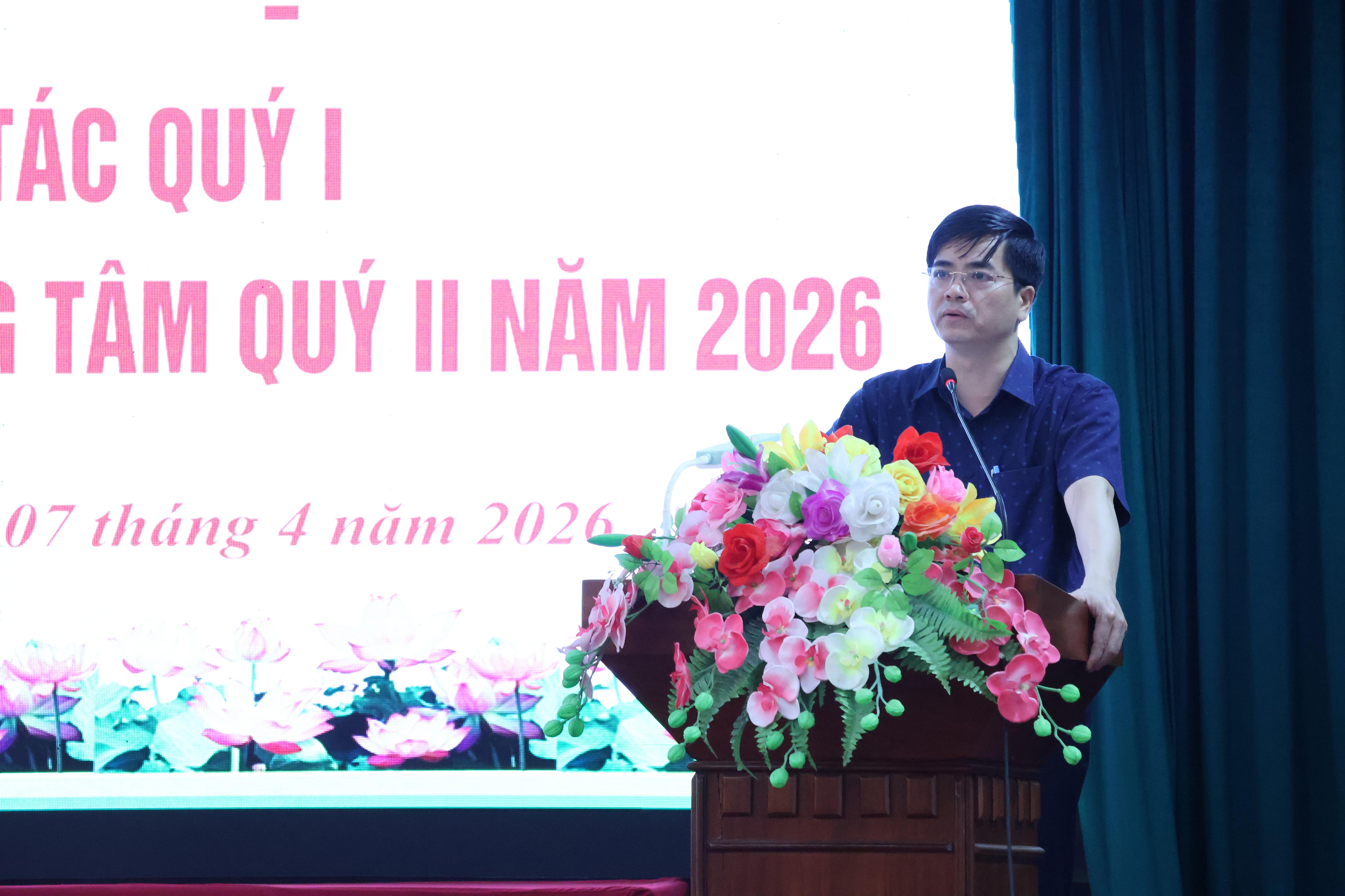 Đồng chí Nguyên Xuân Trung, Phó Bí thư Đảng uỷ, Chủ tịch UBND xã phát biểu kết luận hoội nghị (1)