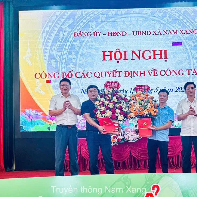 Đảng ủy - Hội đồng nhân dân - Ủy ban nhân dân xã Nam Xang công bố các quyết định về công tác cán bộ