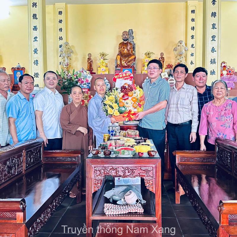 Lãnh đạo xã Nam Xang thăm, chúc mừng các cơ sở Phật giáo nhân Đại lễ Phật đản 2026