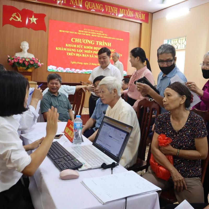 ĐÔNG ĐẢO NGƯỜI DÂN KHU VỰC LIỄU ĐỀ THAM GIA KHÁM SỨC KHỎE ĐỊNH KỲ TẠI BỆNH VIỆN ĐA KHOA NGHĨA HƯNG