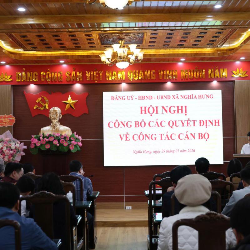 HỘI NGHỊ CÔNG BỐ CÁC QUYẾT ĐỊNH VỀ CÔNG TÁC CÁN BỘ