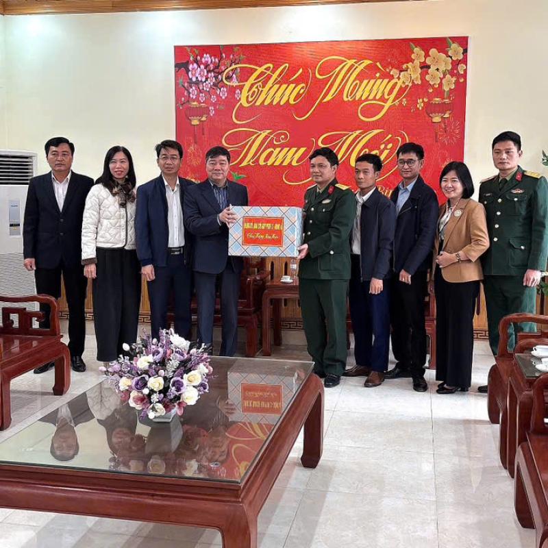 LÃNH ĐẠO BAN CHỈ HUY PHÒNG THỦ KHU VỰC 3 ĐÔNG A THĂM, CHÚC TẾT XÃ NGHĨA HƯNG