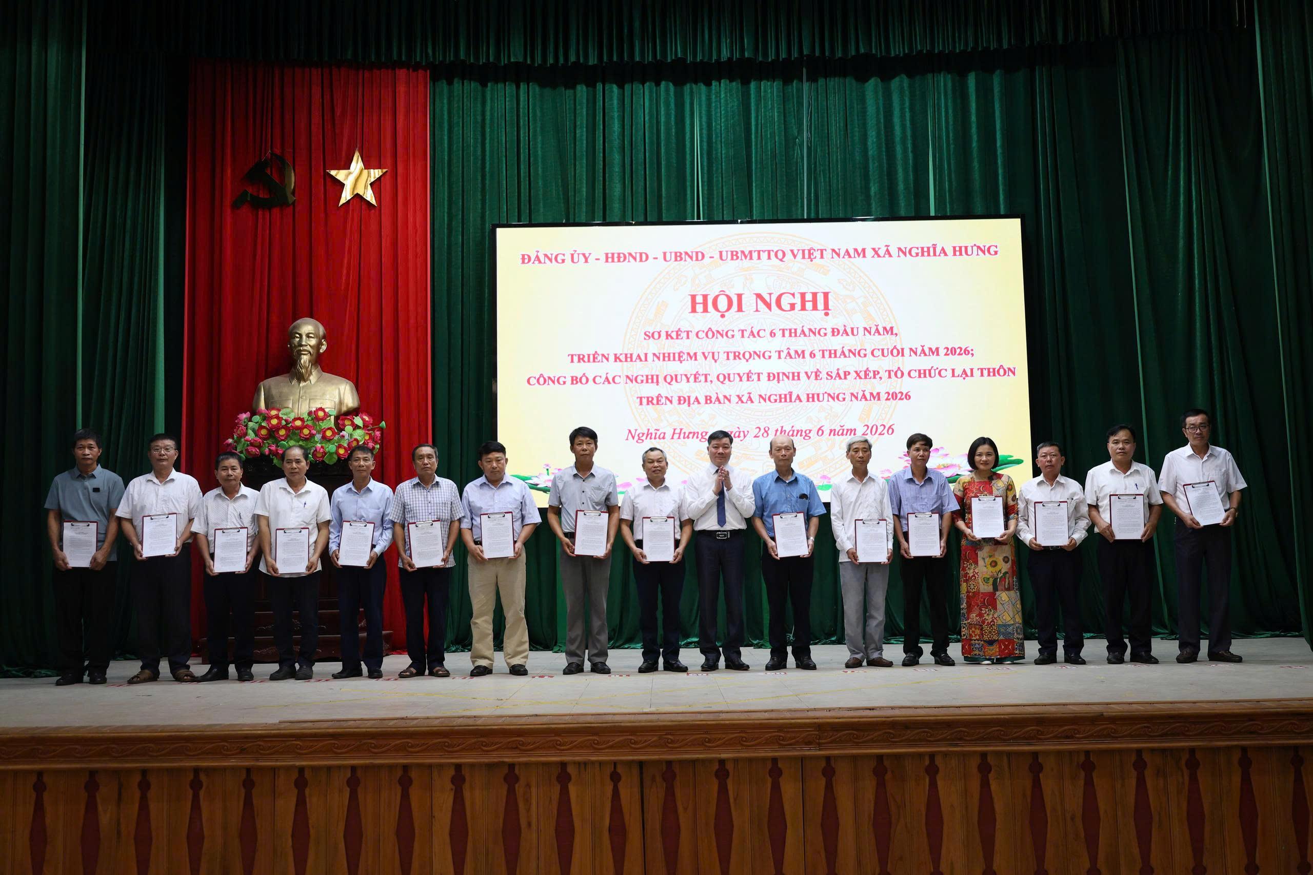 XÃ NGHĨA HƯNG SƠ KẾT CÔNG TÁC 6 THÁNG ĐẦU NĂM 2026, CÔNG BỐ CÁC QUYẾT ĐỊNH VỀ SẮP XẾP, TỔ CHỨC LẠI THÔN