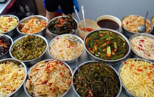 UBND XÃ NGHĨA HƯNG TRIỂN KHAI TẶNG QUÀ CỦA ĐẢNG, NHÀ NƯỚC CHO NGƯỜI CÓ CÔNG VỚI CÁCH MẠNG, CÁC DỐI TƯỢNG BẢO TRỢ XÃ HỘI, HƯU TRÍ XÃ HỘI VÀ CÁC ĐỐI TƯỢNG YẾU THẾ KHÁC