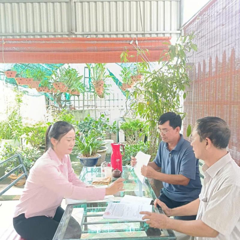 XÃ NGHĨA SƠN TRIỂN KHAI PHÁT PHIẾU LẤY Ý KIẾN NHÂN DÂN VỀ SẮP XẾP, TỔ CHỨC LẠI THÔN (XÓM)