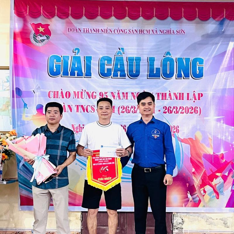 SÔI NỔI GIẢI CẦU LÔNG CHÀO MỪNG 95 NĂM NGÀY THÀNH LẬP ĐOÀN TNCS HỒ CHÍ MINH