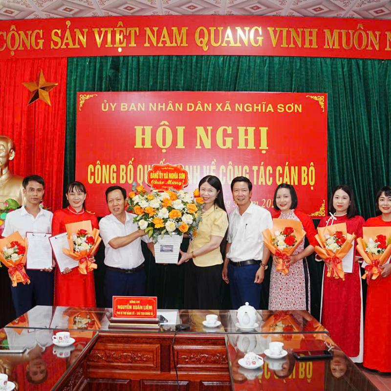 UBND XÃ NGHĨA SƠN TỔ CHỨC HỘI NGHỊ CÔNG BỐ CÁC QUYẾT ĐỊNH VỀ CÔNG TÁC CÁN BỘ