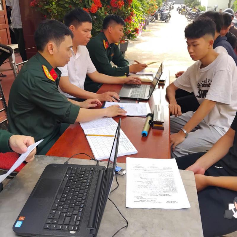 XÃ NGHĨA SƠN TỔ CHỨC ĐĂNG KÝ NVQS LẦN ĐẦU CHO NAM THANH NIÊN ĐỦ 17 TUỔI