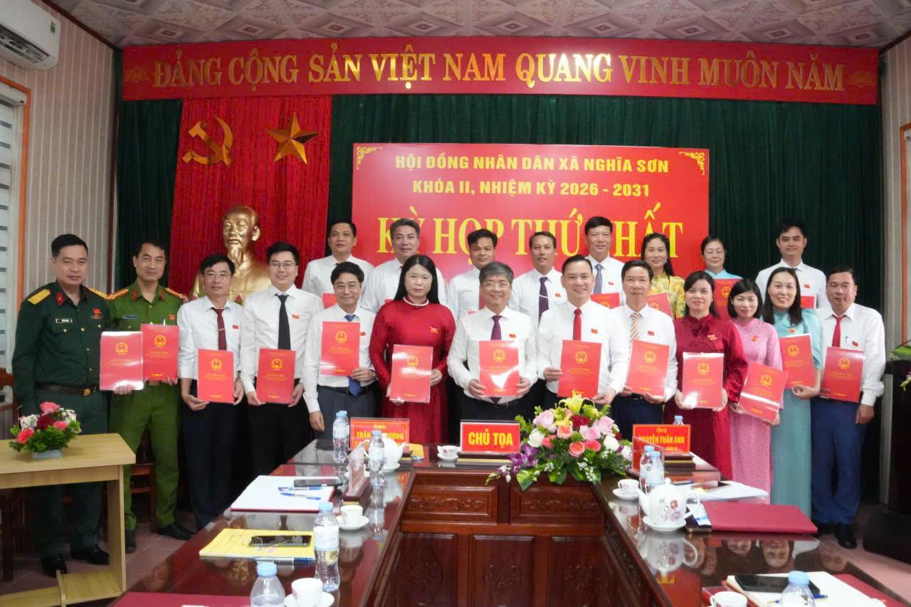 anh-cac-dai-bieu-duoc-trao-giay-chung-nhan-hdnd-1774620299-272217.jpg