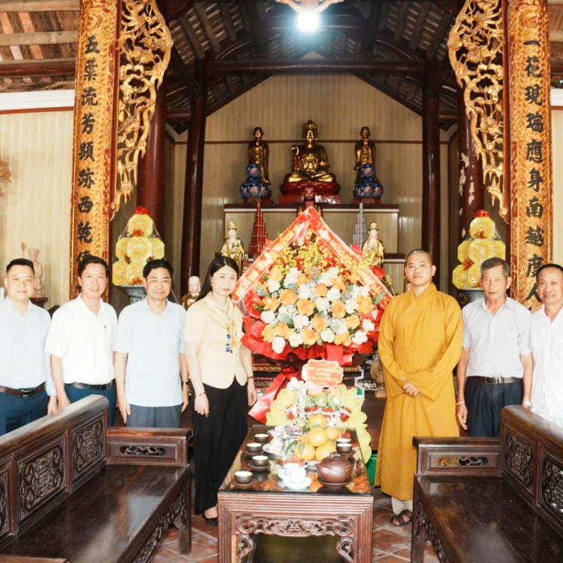 ỦY BAN MTTQ VIỆT NAM XÃ NGHĨA SƠN THĂM, CHÚC MỪNG ĐẠI LỄ PHẬT ĐẢN PHẬT LỊCH 2570 VÀ MÙA AN CƯ KẾT HẠ NĂM 2026