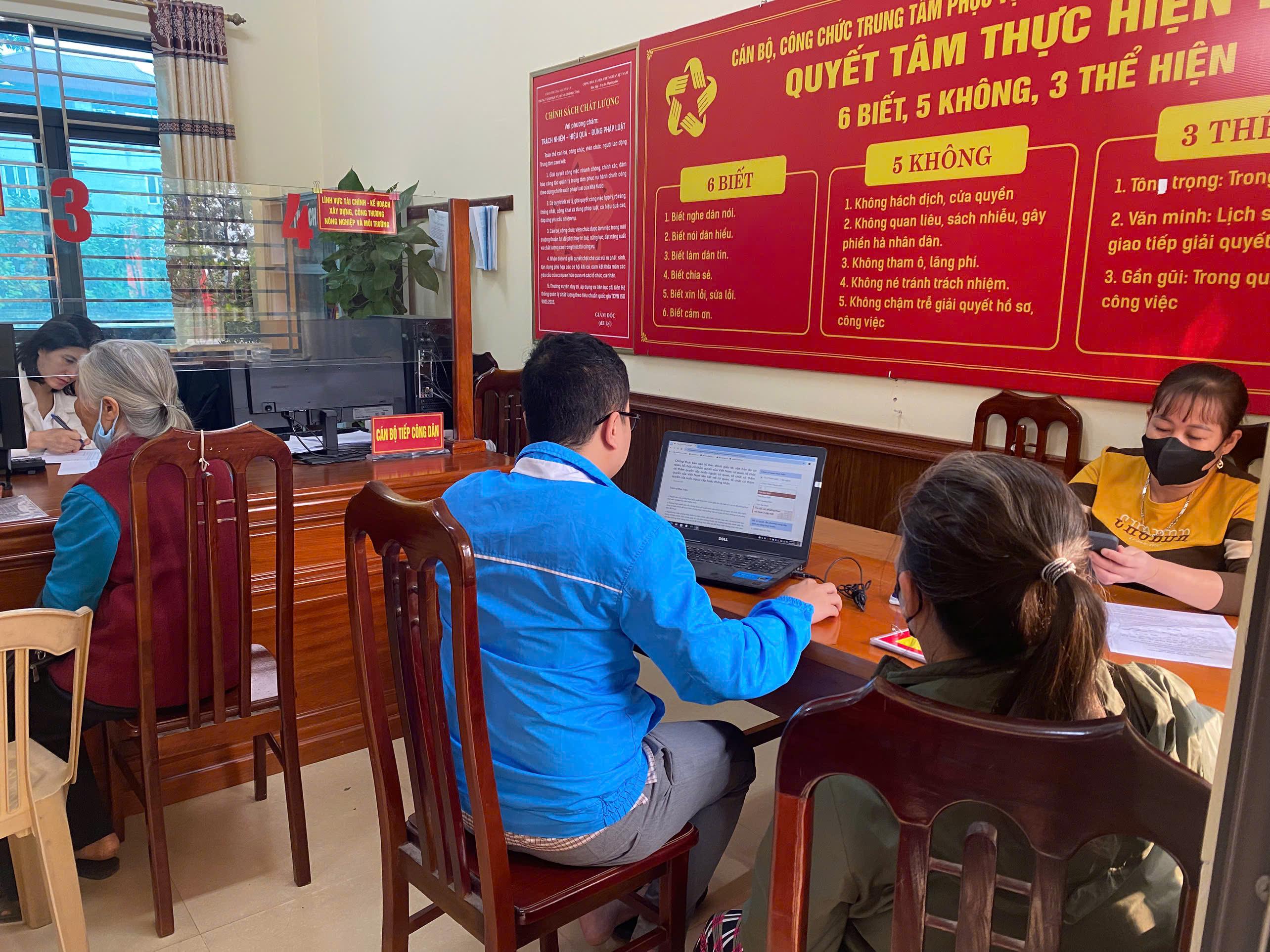 anh-doan-thanh-nien-huong-dan-tthc-1782192086-655360.jpg