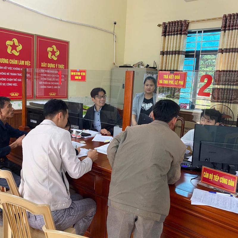 PHƯỜNG NGUYỄN ÚY ĐẨY MẠNH CÔNG TÁC CẢI CÁCH HÀNH CHÍNH 6 THÁNG CUỐI NĂM 2025: HƯỚNG TỚI SỰ HÀI LÒNG CỦA NHÂN DÂN