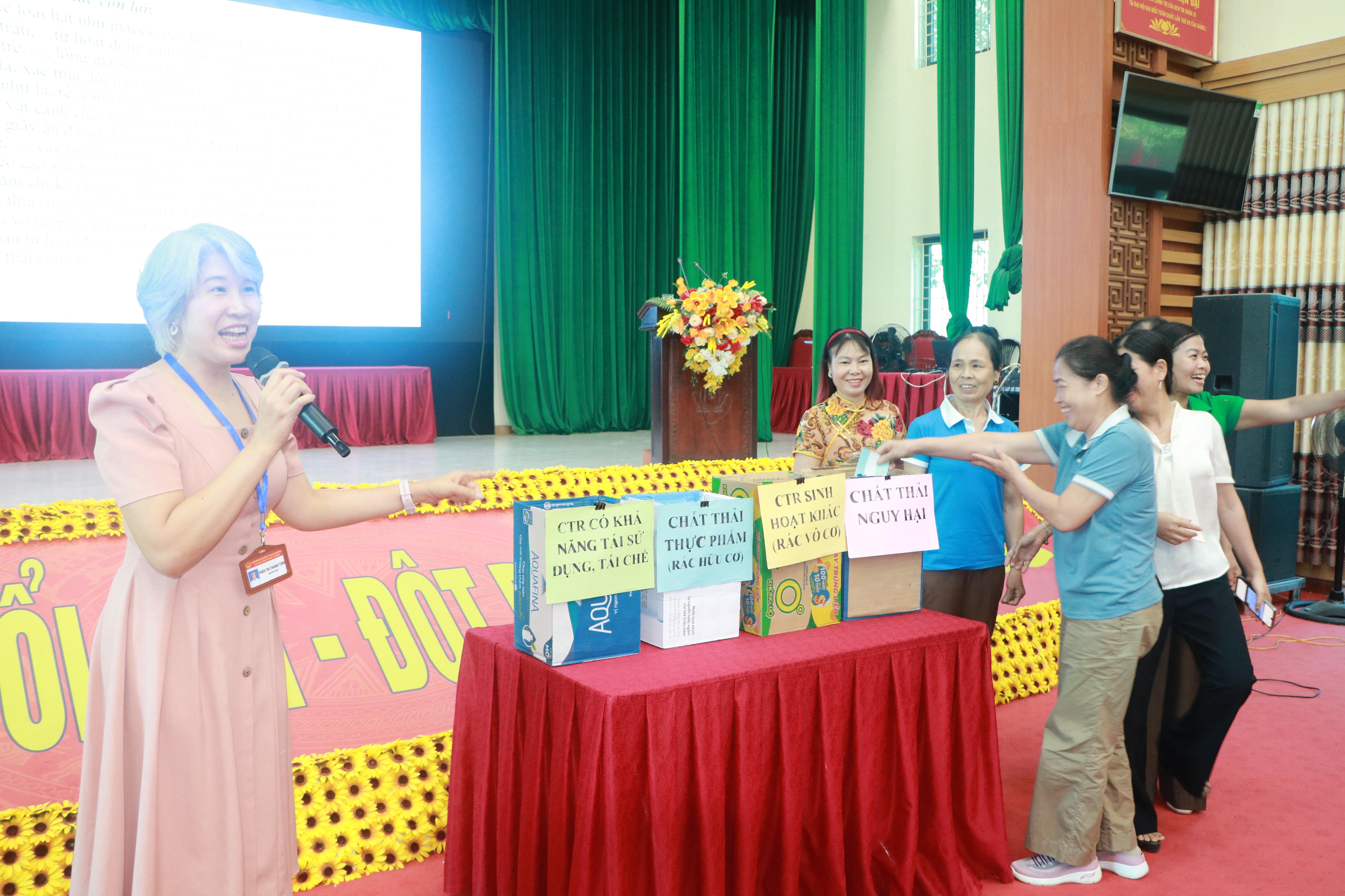 phan-thi-phan-loa-rac-thai-ran-tai-ho-gia-dinh-cua-cac-dai-bieu-1780559875-62634.jpg