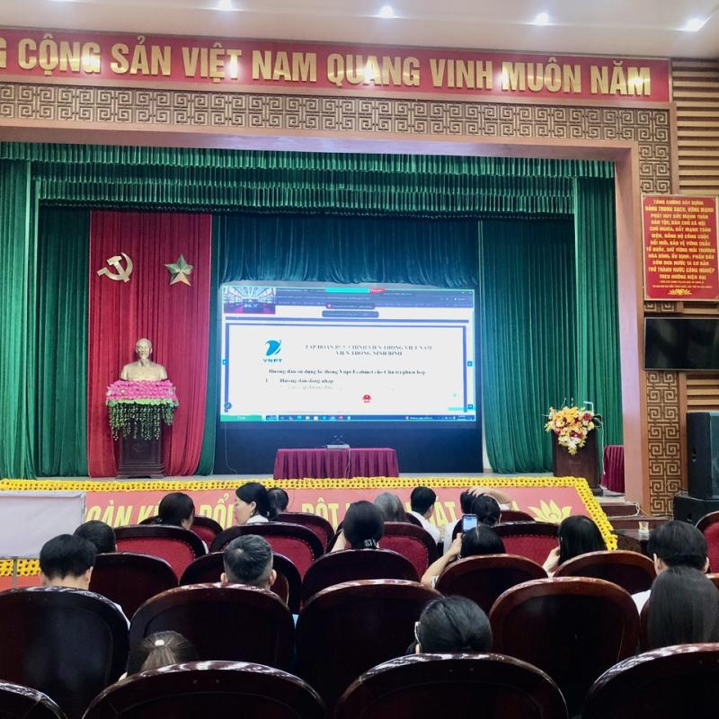 Phường Nguyễn Úy tham dự Hội nghị tập huấn trực tuyến sử dụng hệ thống họp và xử lý công việc eCabinet