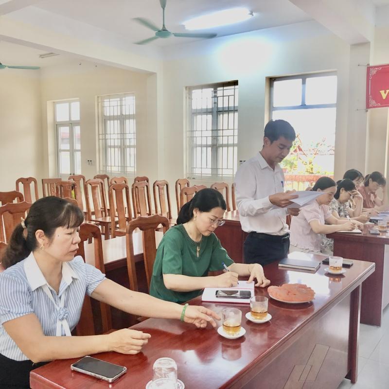 Đoàn kiểm tra liên ngành bảo đảm an toàn thực phẩm phường Nguyễn Uý kiểm tra công tác bảo đảm an toàn thực phẩm tại Trường Mầm non Nguyễn Úy