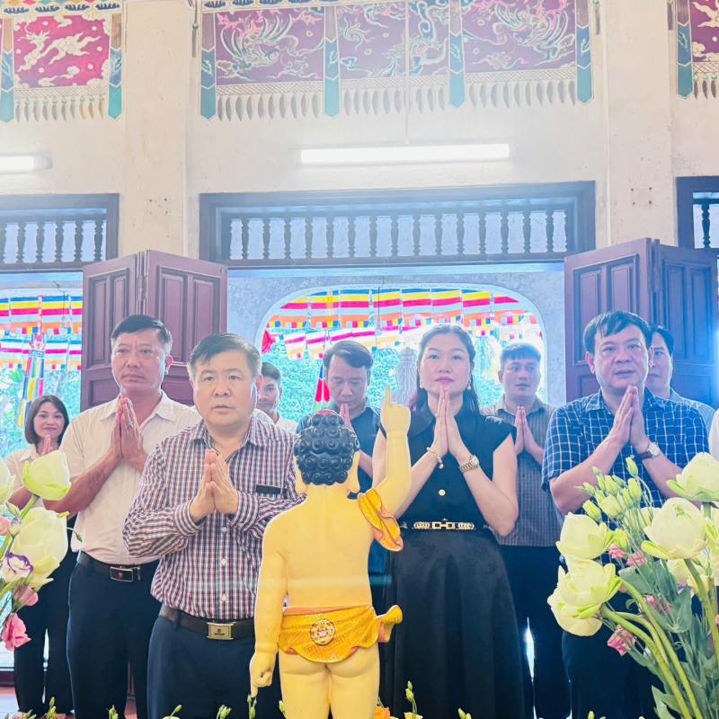 Phường Nguyễn Uý đã đi thăm chúc mừng tại một số chùa trên địa bàn. Nhân dịp Lễ Phật đản Phật lịch 2570 - Dương lịch 2026