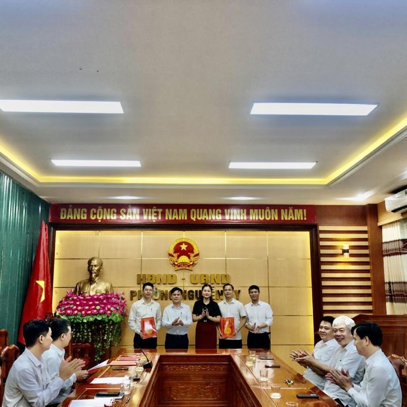 UBND phường Nguyễn Uý công bố các quyết định về công tác cán bộ