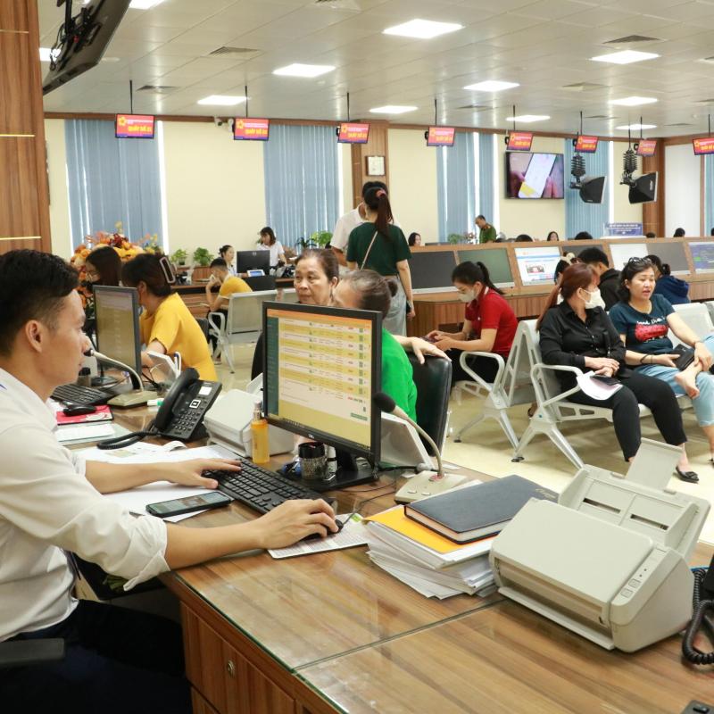 Thủ tướng Chính phủ chỉ đạo tập trung rà soát, cắt giảm, đơn giản hóa thủ tục hành chính dựa trên dữ liệu