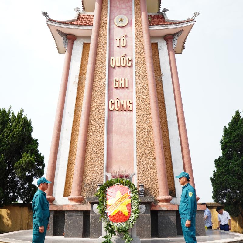 XÃ PHONG DOANH TỔ CHỨC LỄ DÂNG HƯƠNG TRI ÂN CÁC ANH HÙNG LIỆT SĨ NHÂN DỊP 30/4