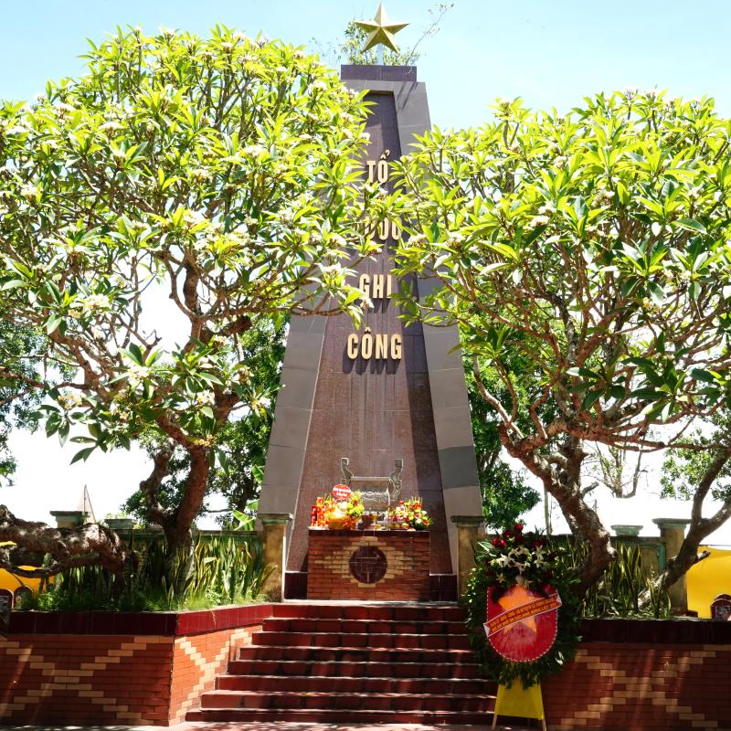 DÂNG HƯƠNG TƯỞNG NIỆM CÁC ANH HÙNG LIỆT SĨ, TIẾP NỐI HÀNH TRÌNH TÌM LẠI TÊN CHO ĐỒNG ĐỘI