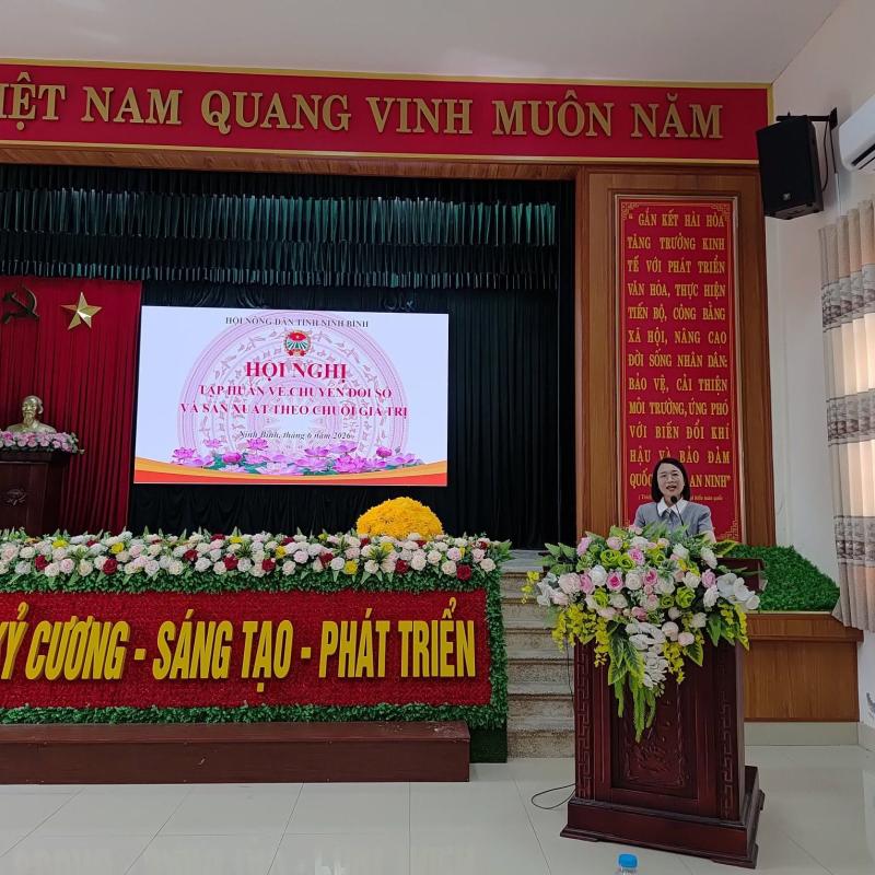 TẬP HUẤN CHUYỂN ĐỔI SỐ TRONG SẢN XUẤT NÔNG NGHIỆP CHO HỘI VIÊN NÔNG DÂN