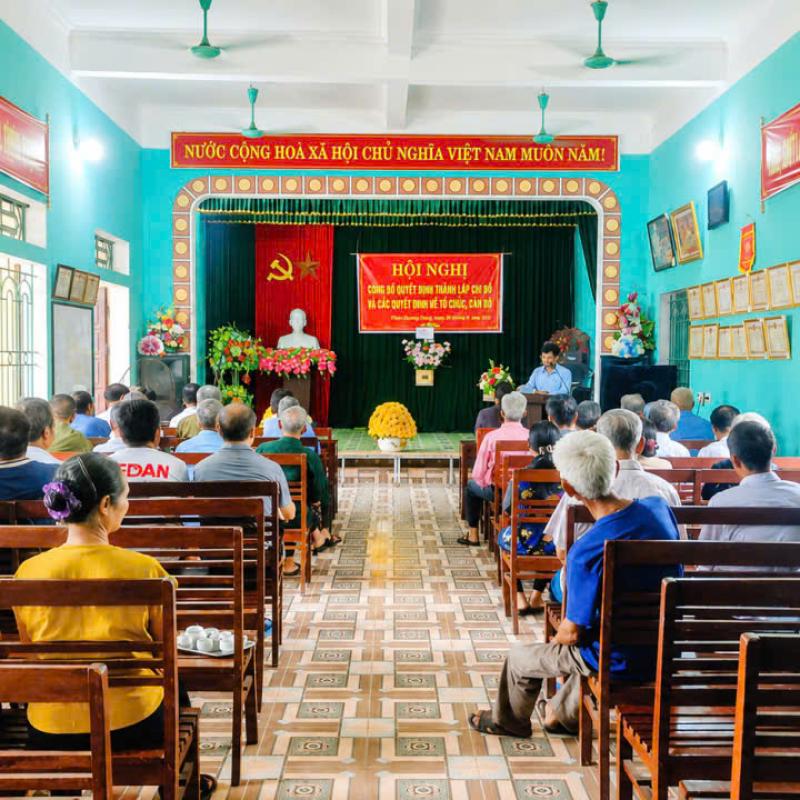 PHONG DOANH: TỔ CHỨC HỘI NGHỊ CÔNG BỐ CÁC QUYẾT ĐỊNH VỀ SẮP XẾP, TỔ CHỨC LẠI THÔN (XÓM) TRÊN ĐỊA BÀN XÃ