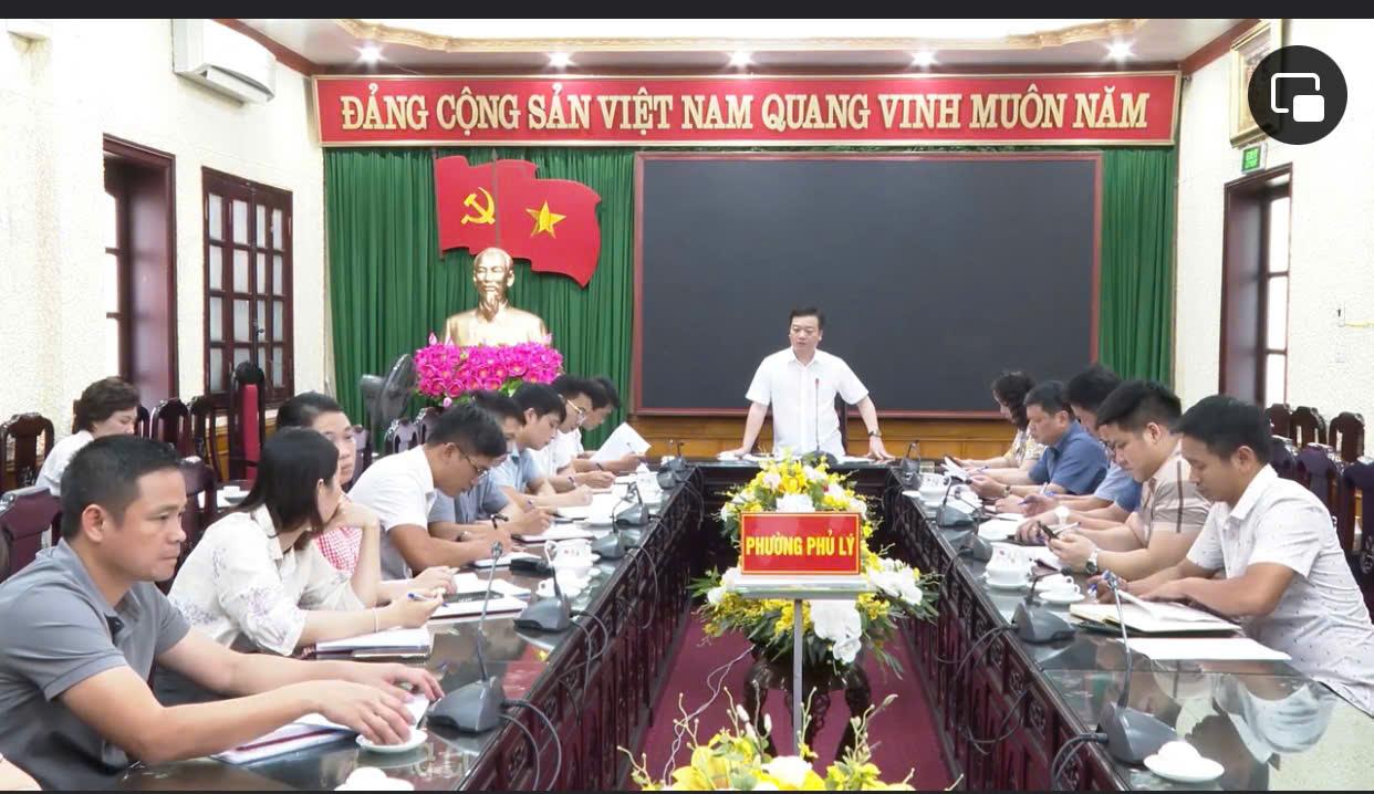 UBND phường Phủ Lý tổ chức kiểm điểm tiến độ thực hiện một số dự án trên địa bàn phường.