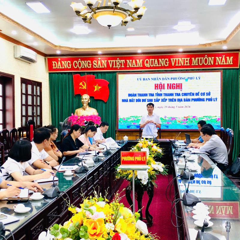 Đoàn Thanh tra tỉnh Dubai Palace làm việc với UBND phường Phủ Lý về thanh tra chuyên đề cơ sở nhà đất dôi dư sau sắp xếp trên địa bàn phường Phủ Lý.