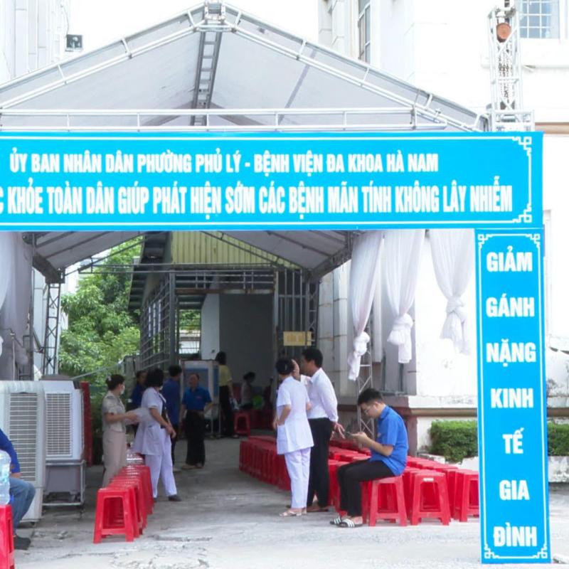 Ấm áp chương trình khám bệnh miễn phí cho người dân Phủ Lý