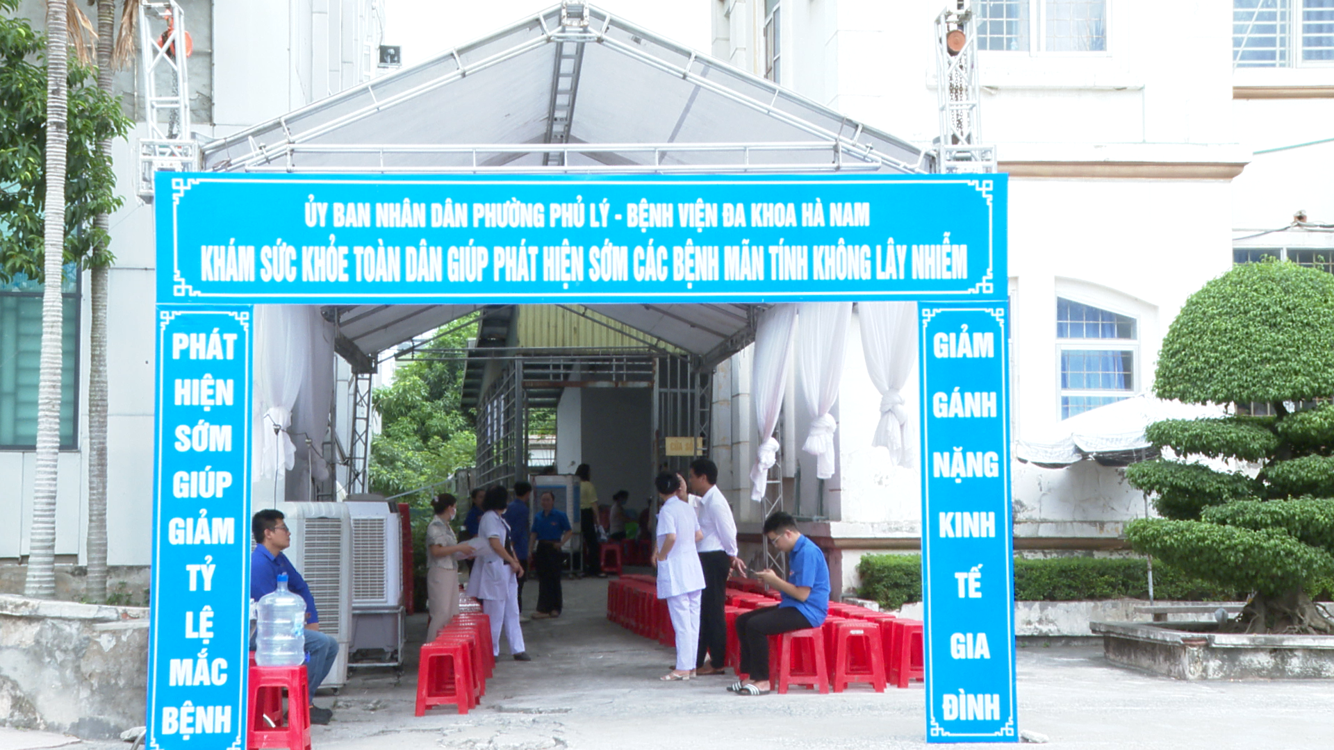 tin00-00-23-10still136-1782127338-851140.png