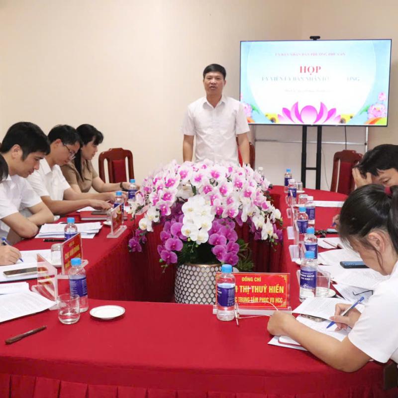 UBND phường Phù Vân tổ chức họp thành viên UBND phường