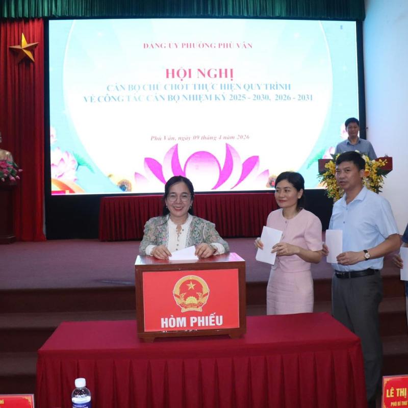Đảng ủy phường Phù Vân tổ chức Hội nghị triển khai công tác cán bộ.