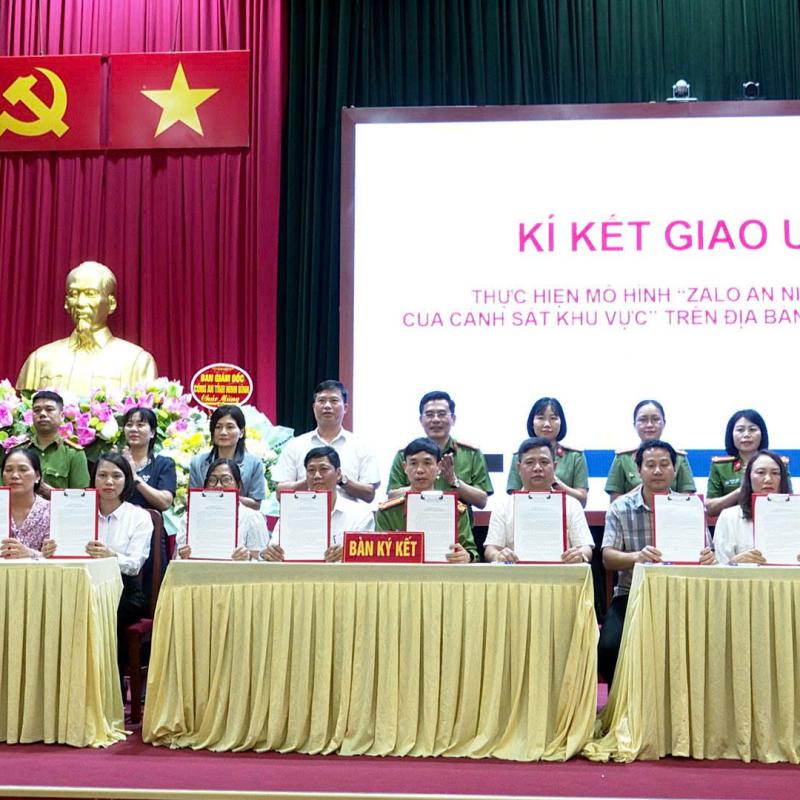 UBND phường Phù Vân tổ chức hội nghị triển khai xây dựng mô hình “Zalo an ninh, trật tự của Cảnh sát khu vực” trên địa bàn phường.