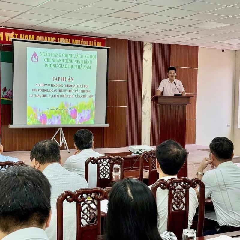 PHÒNG GIAO DỊCH NGÂN HÀNG CHÍNH SÁCH XÃ HỘI HÀ NAM TỔ CHỨC TẬP HUẤN CHO CÁN BỘ LÀM CÔNG TÁC UỶ THÁC NGUỒN VỐN TÍN DỤNG CHÍNH SÁCH XÃ HỘI CÁC PHƯỜNG: HÀ NAM, PHỦ LÝ, LIÊM TUYỀN, CHÂU SƠN VÀ PHÙ VÂN, NĂM 2026