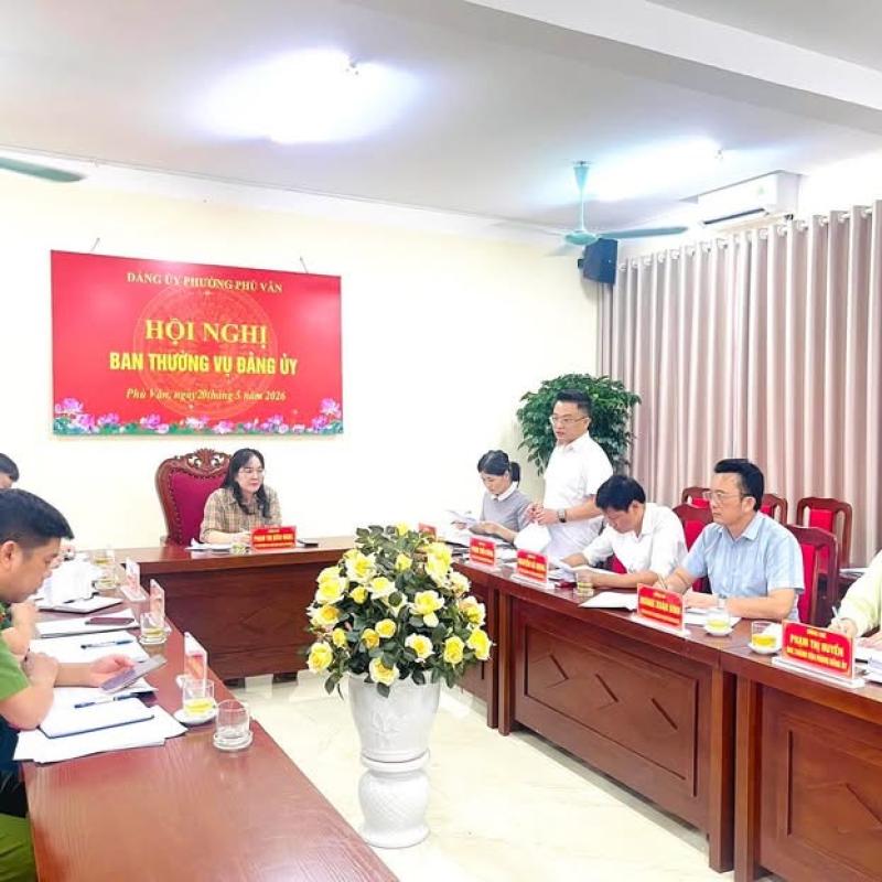 Ban Thường vụ Đảng ủy phường Phù Vân tổ chức hội nghị thảo luận, cho ý kiến một số nội dung theo thẩm quyền