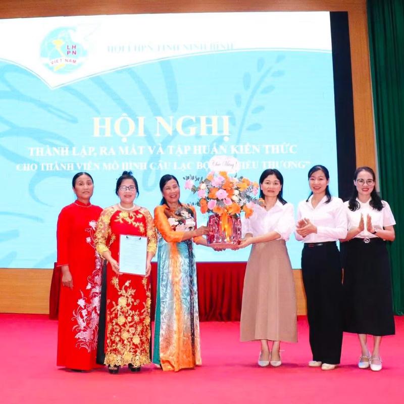 Hội nghị ra mắt mô hình “Nữ tiểu thương” và tập huấn kiến thức, kỹ năng sử dụng Internet, mạng xã hội an toàn và hướng dẫn sử dụng ứng dụng VNeID trong đời sống.