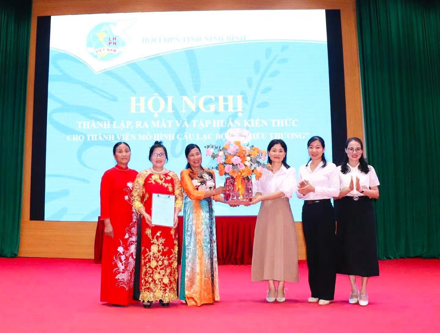 Hội nghị ra mắt mô hình “Nữ tiểu thương” và tập huấn kiến thức, kỹ năng sử dụng Internet, mạng xã hội an toàn và hướng dẫn sử dụng ứng dụng VNeID trong đời sống.