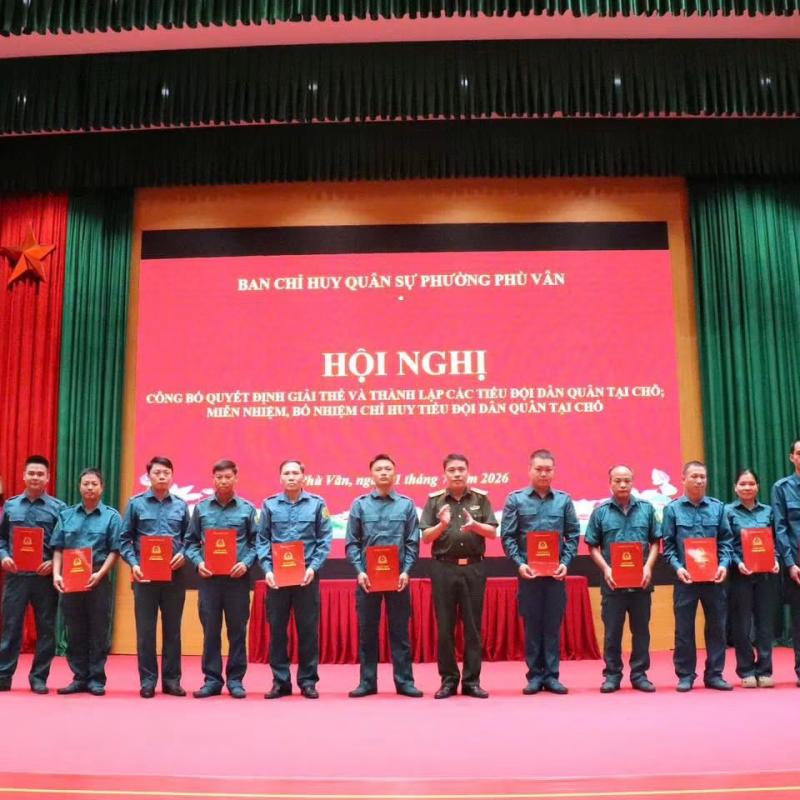 Hội nghị “Công bố Quyết định giải thể và thành lập các Tiểu đội Dân quân tại chỗ; miễn nhiệm, bổ nhiệm chức danh Tổ đội trưởng sau sáp nhập Tổ dân phố.