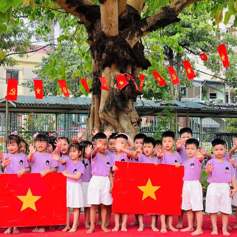 Trường Mầm non Phù Vân tổ chức hoạt động tham quan, trải nghiệm dành cho các bé lớp 5 tuổi tại Bảo tàng tỉnh