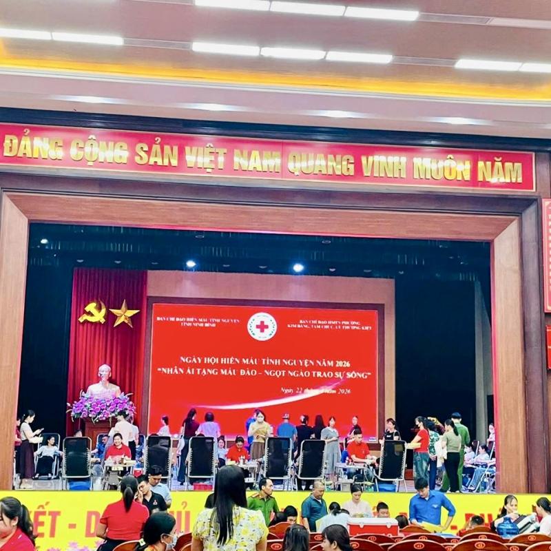 Cán bộ, công chức, viên chức, người lao động phường Tam Chúc tham gia chương trình hiến máu tình nguyện đợt 1/2026.