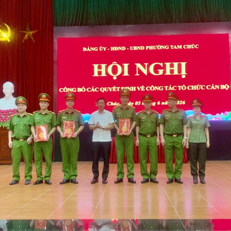 Phường Tam Chúc tổ chức Công bố các Quyết định về tổ chức Đảng và công tác cán bộ