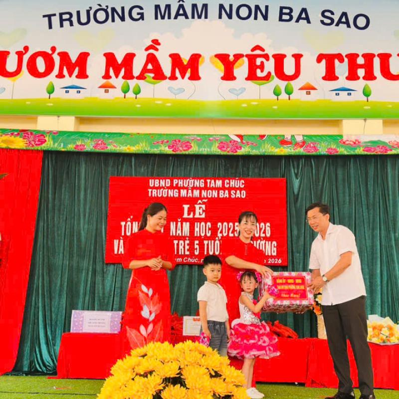 Lãnh đạo Đảng ủy – HĐND - UBND phường Tam Chúc tổ chức các đoàn đến thăm, tặng quà tại các trường mầm non trên địa bàn nhân dịp tết thiếu nhi 1/6.