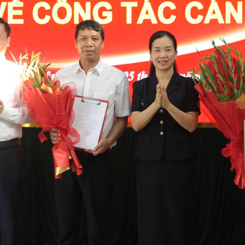 UBND xã Tân Minh tổ chức hội nghị công bố các quyết định về công tác cán bộ
